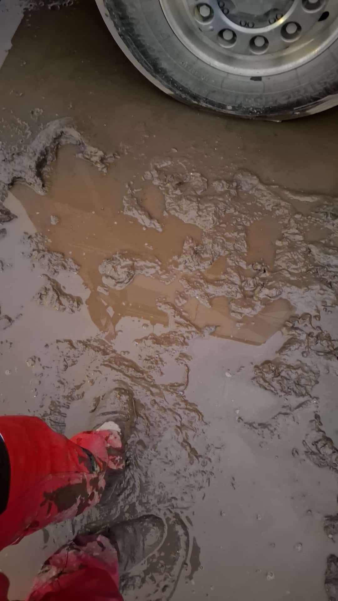 Teil 1 | Wenn der Beton ruft – warum harte Arbeit am BAU goldene Früchte trägt (und manchmal nur Staub im Haar)